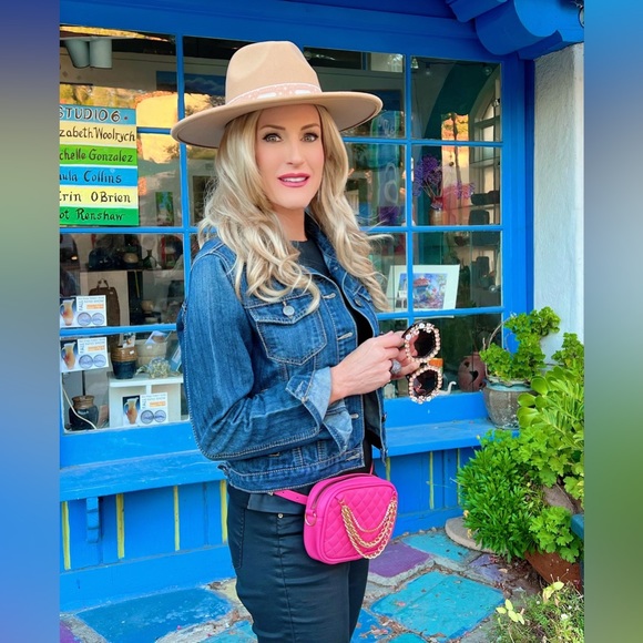 Hot Pink Quilted Gold Rhineston Chain Waist Pack Crossbody Shoulder Stadium Bag - Picture 2 of 6